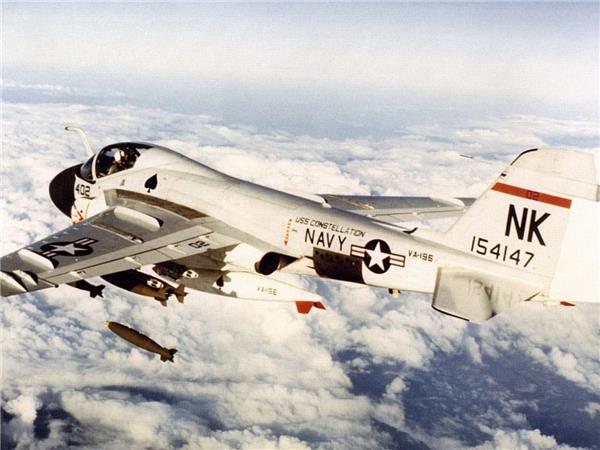 a-6攻击机(绰号:"入侵者" )