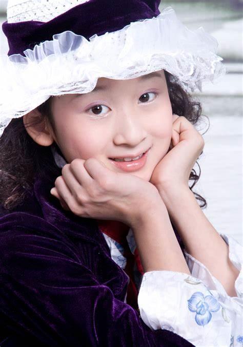 (壁纸)#(女孩)#(13岁女生)#(少女)13岁女生照片#(壁纸)#(女孩)#(13