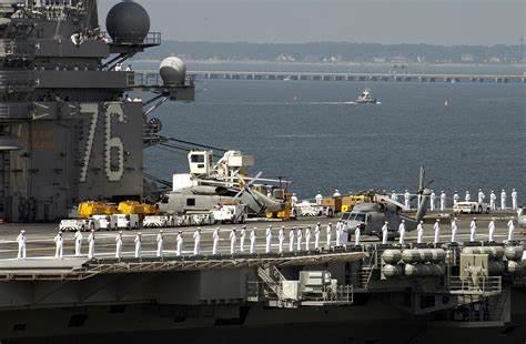 CVN-76RonaldReagan“里根”号核动力航空母舰