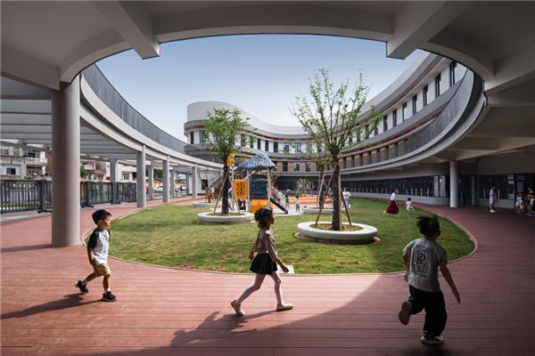 教学楼与楼之间的景观#(大学景观设计)#(大学景观设计案例)#(大学校园)#(大学校园广场设计)#(大学校园里的小广场)#(方形景观)#(高校广场)#(高校景观设计)#(广场设计)#(户外学习交流)#(户外坐椅)#(教学楼前广场)#(景观规划)#(楼前景观)#(设计)#(图书馆广场)#(校园)#(校园公园)#(校园广场)#(校园广场平面图)#(校园规划案例)#(校园景观学习交流)#(校园景观园)#(校园开放空间)#(校园入口广场景观)#(校园设计)#(校园图书馆广场)#(校园休息)#(校园园林景观案例)#(校园园林设计)#(校园中庭)#(校园座椅)#(学校架空层)#(学校空间)#(学校喷泉)#(学校中庭设计)#(中庭)#(中庭景观)#(大学)#(大学广场)#(大学教学楼空地景观)#(大学景观)#(大学景观案例分析)#(大学喷泉)#(大学校园广场设计案例)#(大学校园景观)#(大学校园景观设计案例分析)#(方形广场)#(风景)#(高中校园景观设计)#(广场)#(国外校园景观设计)#(国外休闲广场)#(户外座椅)#(架空层)#(教学楼广场)#(教学楼前)#(教学楼前景观)#(景观)#(景观设计)#(景色)#(室外学习交流)#(椭圆广场景观)#(椭圆景观)#(椭圆形广场景观)#(校园风景)#(校园高差)#(校园公共空间)#(校园公共绿地)#(校园广场景观案例)#(校园广场设计)#(校园广场意向图)#(校园规划)#(校园架空层)#(校园景观)#(校园景观案例)#(校园景观设计)#(校园景观装置)#(校园喷泉)#(校园小场地景观)#(校园小型广场)#(校园休闲区域)#(校园中庭景观设计)#(休息广场)#(休闲广场)#(休闲广场案例)#(学习交流校园景观)#(学校)#(学校绿化)#(学校绿化园林设计)#(学校中庭)#(园林设计)#(中庭设计)