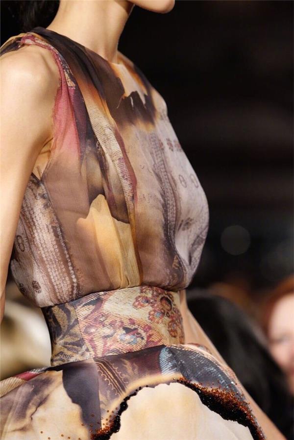 Giles Deacon FW 2012#时装秀 #秀场 #时尚潮流 