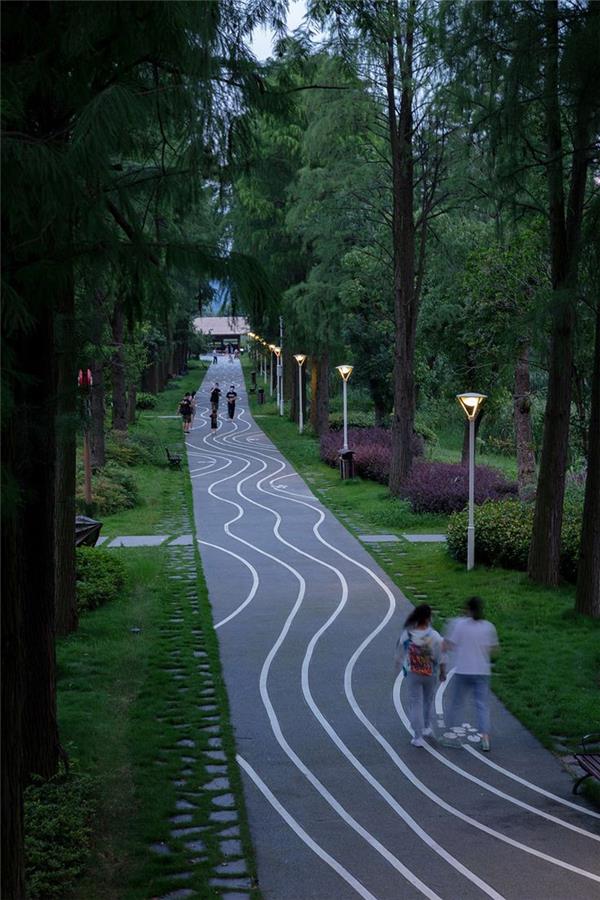 #(滨河步道)#(滨水步道)#(彩虹跑道)#(健身道)#(健身跑道)#(街边跑道)#(街跑道)#(跑步)#(跑道)#(社区跑道)#(塑胶跑道)#(彩色路面)#(环保体育)#(健身步道)#(街区跑道)#(景观设计)#(慢行步道)#(跑道设计)#(跑径)#(运动跑道)