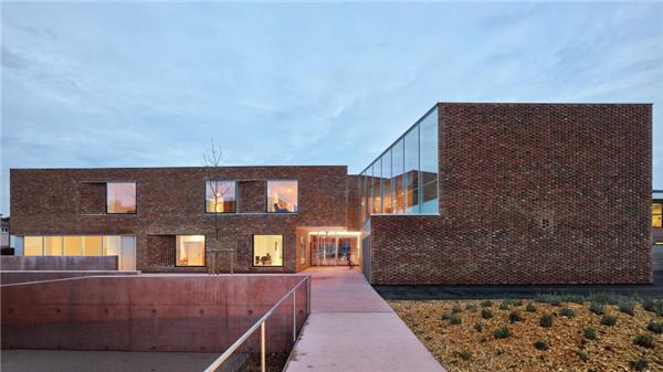 老人住宅 / Dominique Coulon  Associes