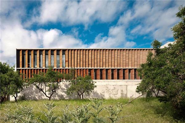 音乐学院/ Estudio Fernandez-Vivancos#(BABIN)#(BAMMPArquitectes)#(EstudioFernandezVivancos)#(RENAUDArchitects)#(RIZOMA)#(stephensonISASTUDIO)#(办公楼)#(大学改造)#(大学生文体中心)#(电影学院)#(高校教学楼)#(建筑)#(建筑办公楼)#(教学空间)#(教学楼案例)#(教学楼设计)#(教学楼外立面)#(旧建筑改造)#(剧院)#(设计竞赛)#(隈研吾)#(文化建筑)#(舞台表演类建筑)#(现代办公建筑)#(校园改造)#(写字楼案例)#(艺术大楼)#(艺术空间)#(音乐厅)#(音乐学校)#(音乐学院)#(影视)#(影视学院)#(影像学院)#(著名办公建筑案例分析)#(AIA奖)#(AIA荣誉奖)#(穿孔铜板)#(大学)#(大学教学楼)#(电影)#(多层写字楼)#(建筑规划)#(建筑设计)#(教室)#(教学)#(教学楼)#(教学楼设计案例)#(教育)#(教育建筑)#(教育建筑设计)#(旧建筑更新)#(美国建筑师协会获奖作品)#(排练室)#(商业办公)#(室内设计)#(铜金属外立面建筑设计)#(铜金属外墙建筑设计案例)#(图书馆)#(现代风格办公楼)#(校园扩建)#(写字办公楼)#(写字楼大门)#(写字楼设计案例)#(学校)#(学校建筑)#(学校楼)#(学院)#(艺术系馆)#(艺术中心)#(音乐练习室)#(音乐训练室)