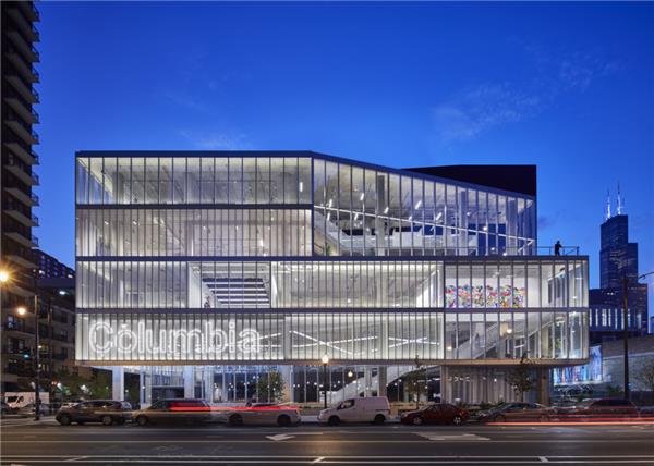 芝加哥哥伦比亚学院–学生中心#(Snohetta)#(大学生活动中心)#(大学生活动中心建筑)#(高校教学楼)#(活动中心案例)#(建筑)#(教学楼案例)#(教学楼设计)#(室内活动中心)#(文化建筑)#(校园)#(校园建筑)#(学习)#(学校建筑设计)#(研究)#(创新)#(大学)#(大学活动中心)#(大学生)#(大学生文化中心)#(公共建筑)#(公共建筑设计)#(公共空间)#(活动中心图片)#(建筑设计)#(教室)#(教学楼)#(教学楼设计案例)#(教育)#(教育建筑)#(教育建筑设计)#(文体中心设计)#(校园活动中心)#(校园建筑设计)#(校园小型建筑)#(校园驿站)#(行政办公建筑)#(休闲活动中心)#(学生服务中心)#(学生文化活动中心)#(学生中心)#(学习空间)#(学习中心)#(学校)#(学校行政机构)#(学校综合楼)#(阅览室)#(自习)
