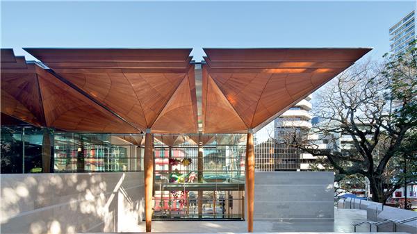 奥克兰美术馆#(ArquitetosASSOCIADOS)#(BCMF)#(GUND)#(MACh)#(MiguelRioBranco美术馆)#(NikkenSekkei)#(PauloMendesdaRocha)#(Saya公园美术馆)#(ShigeruBanArchitects)#(UrbanArkArchitects)#(奥克兰美术馆)#(巴塞罗那Roca美术馆)#(柏林美术馆新馆)#(贝聿铭)#(城市更新)#(大堂)#(大学)#(改造)#(改造设计案例)#(格陵兰岛新国家美术馆)#(公共建筑)#(公共建筑设计)#(公共空间)#(观景台)#(海沃德美术馆改造)#(建筑更新)#(建筑设计)#(老旧建筑改造更新)#(曼海姆美术馆新馆)#(美术)#(美术馆)#(美术馆建筑设计案例)#(美术馆立面)#(美术馆设计案例)#(人文建筑)#(入口大厅)#(斯图加特国家美术馆)#(文化)#(文化建筑设计)#(西班牙巴达霍斯美术馆)#(小型建筑)#(艺术)#(艺术馆)#(艺术馆大堂)#(艺术画廊)#(艺术建筑设计案例)#(艺术廊)#(艺术中心)#(詹姆斯斯特林)#(展览建筑)#(展览空间)#(展览类建筑设计)#(AlvaroSiza)#(AthfieldArchitects)#(BIG)#(CarlosCastanheira)#(CarlosCastanheiraArchitects)#(DavidChipperfieldArchitects)#(EnneadArchitects)#(EstudioArquitecturaHago)#(FJMTStudio)#(gmp)#(GUNDPartnership)#(Hitolt)#(Hoki美术馆)#(LCC建筑事务所)#(MetroArquitetosAssociados)#(MiesvanderRohe)#(NikkenSekkei日建设计)#(OAB)#(TheNewDowse美术馆)#(TriversAssociates)#(巴西新乐弥美术馆)#(坂茂建筑事务所)#(大厅)#(大学建筑)#(戴卫奇普菲尔德建筑事务所)#(法国建筑师)#(冈德美术馆)#(工业建筑改造更新)#(画廊)#(集装箱设计案例)#(建筑)#(酒吧泳池美术馆)#(路易康)#(美术馆建筑)#(美术馆建筑设计)#(美术画廊)#(让努维尔)#(人文)#(山地建筑设计)#(设计)#(苏黎世美术馆)#(文化馆)#(文化建筑)#(文艺)#(小型)#(校园)#(耶鲁大学美术馆)#(遠藤克彦建筑研究所)#(展馆)#(展馆建筑设计)#(展览馆)