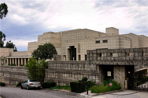 洛杉矶的恩尼斯故居（Frank Lloyd Wright），1924年#(粗野主义)#(朗香教堂)#(流水别墅)#(萨伏伊别墅)#(现代建筑)#(新现代风格)#(纪念馆设计)#(赖特建筑)#(现代风格建筑)