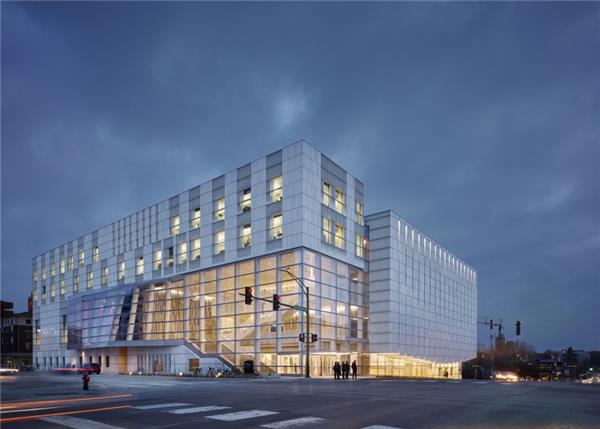 爱荷华大学的沃克斯曼音乐大厦#(BABIN)#(BAMMPArquitectes)#(EstudioFernandezVivancos)#(RENAUDArchitects)#(RIZOMA)#(stephensonISASTUDIO)#(办公楼)#(大学改造)#(大学生文体中心)#(电影学院)#(高校教学楼)#(建筑)#(建筑办公楼)#(教学空间)#(教学楼案例)#(教学楼设计)#(教学楼外立面)#(旧建筑改造)#(剧院)#(设计竞赛)#(隈研吾)#(文化建筑)#(舞台表演类建筑)#(现代办公建筑)#(校园改造)#(写字楼案例)#(艺术大楼)#(艺术空间)#(音乐厅)#(音乐学校)#(音乐学院)#(影视)#(影视学院)#(影像学院)#(著名办公建筑案例分析)#(AIA奖)#(AIA荣誉奖)#(穿孔铜板)#(大学)#(大学教学楼)#(电影)#(多层写字楼)#(建筑规划)#(建筑设计)#(教室)#(教学)#(教学楼)#(教学楼设计案例)#(教育)#(教育建筑)#(教育建筑设计)#(旧建筑更新)#(美国建筑师协会获奖作品)#(排练室)#(商业办公)#(室内设计)#(铜金属外立面建筑设计)#(铜金属外墙建筑设计案例)#(图书馆)#(现代风格办公楼)#(校园扩建)#(写字办公楼)#(写字楼大门)#(写字楼设计案例)#(学校)#(学校建筑)#(学校楼)#(学院)#(艺术系馆)#(艺术中心)#(音乐练习室)#(音乐训练室)