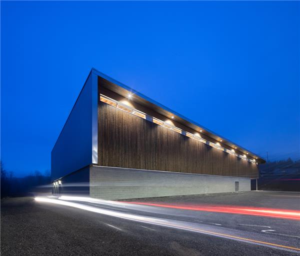 Hazelton 的木结构冰球场#体育建筑 #冰球场 #HemsworthArchitecture 