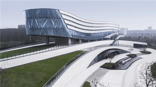 HMD  “漂浮”在空中的未来感建筑 | 中国南山·无锡车联网小镇展示中心_3549491