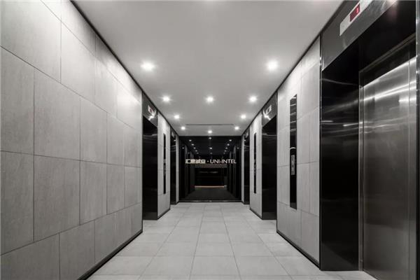 UUA建筑设计作品  UNI-INTEL办公室丨模块化营造线性空间_3554696