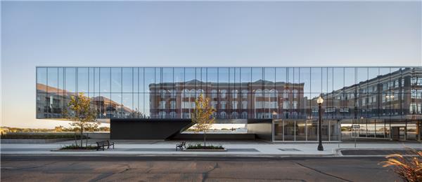劳里埃大学布兰特福德校区YMCA中心#(BergerParkkinenAssociatedArchitects)#(CannonDesign)#(Desjardins水上运动中心)#(gmp)#(Jefferson高中游泳馆)#(MVRDV)#(NAPURArchitectLtd)#(SPEECH)#(VenhoevenCS)#(ZahaHadid)#(建筑)#(设计)#(圣吉尔克鲁瓦德维游泳池)#(室内泳池)#(体育场)#(体育馆)#(体育中心)#(跳水馆)#(休闲娱乐)#(休闲中心)#(泳池室内)#(游泳比赛)#(游泳馆)#(游泳馆建筑)#(扎哈哈迪德事务所)#(ACDFArchitecture)#(ArkitemaArchitects)#(Ateliers234)#(AuerWeber)#(BrochetLajusPueyoArchitects)#(CordoganClark)#(DominiqueCoulon)#(DunaArena游泳馆)#(ELSArchitectureandUrbanDesign)#(Farrells)#(Holmen水上运动中心)#(MacLennanJaunkalnsMillerArchitects)#(SaiaBarbareseToupouzanovArchitectes)#(布雷西亚新游泳中心)#(东奥克兰体育中心)#(公共建筑)#(坚尼地城游泳池)#(伦敦水上运动中心)#(社会建筑)#(水上运动)#(水上运动中心)#(体育)#(体育场设计)#(体育馆建筑设计)#(体育建筑)#(跳水)#(休闲游泳池)#(游泳池)