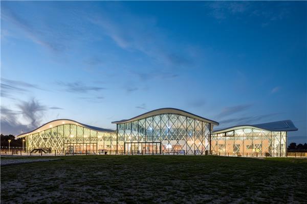 圣吉尔·克鲁瓦德维游泳池#(BergerParkkinenAssociatedArchitects)#(CannonDesign)#(Desjardins水上运动中心)#(gmp)#(Jefferson高中游泳馆)#(MVRDV)#(NAPURArchitectLtd)#(SPEECH)#(VenhoevenCS)#(ZahaHadid)#(建筑)#(设计)#(圣吉尔克鲁瓦德维游泳池)#(室内泳池)#(体育场)#(体育馆)#(体育中心)#(跳水馆)#(休闲娱乐)#(休闲中心)#(泳池室内)#(游泳比赛)#(游泳馆)#(游泳馆建筑)#(扎哈哈迪德事务所)#(ACDFArchitecture)#(ArkitemaArchitects)#(Ateliers234)#(AuerWeber)#(BrochetLajusPueyoArchitects)#(CordoganClark)#(DominiqueCoulon)#(DunaArena游泳馆)#(ELSArchitectureandUrbanDesign)#(Farrells)#(Holmen水上运动中心)#(MacLennanJaunkalnsMillerArchitects)#(SaiaBarbareseToupouzanovArchitectes)#(布雷西亚新游泳中心)#(东奥克兰体育中心)#(公共建筑)#(坚尼地城游泳池)#(伦敦水上运动中心)#(社会建筑)#(水上运动)#(水上运动中心)#(体育)#(体育场设计)#(体育馆建筑设计)#(体育建筑)#(跳水)#(休闲游泳池)#(游泳池)