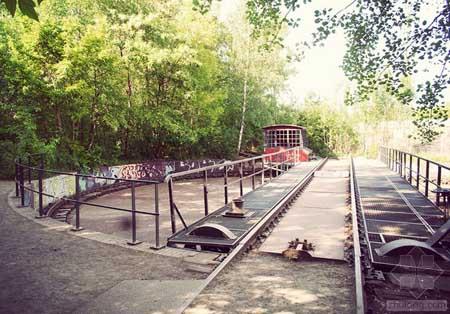柏林废弃铁路改造而成的自然公园景观_3591357