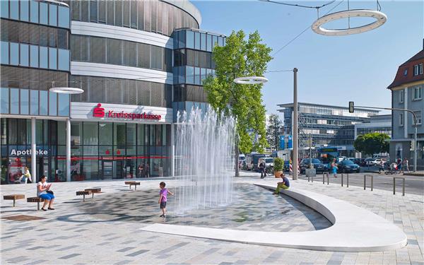 德国Neue Meile B?blingen商业街改造#(MVRDV)#(TOD商圈)#(案例)#(步行街)#(购物中心)#(购物中心外观效果图)#(建筑)#(街面)#(开放商业)#(拉格兰德加莱里混合用途街区)#(商场)#(商业办公楼设计)#(商业风情街)#(商业规划设计)#(商业建筑设计案例)#(商业街)#(商业街案例)#(商业街道图片)#(商业街立面)#(商业街区设计)#(商业街设计案例)#(商业街优秀案例)#(商业内街)#(商业区景观规划)#(商业设计案例)#(商业综合体)#(商业综合体建筑设计)#(室外商业街)#(现代步行街)#(现代风格商业街)#(TOD商业模式)#(办公综合楼)#(步行街区)#(步行街入口)#(城市步行街)#(城市更新)#(活力街区)#(建筑综合体)#(街道)#(街景设计)#(街区商业)#(街区式商业)#(旧城改造更新)#(老旧建筑改造更新)#(商业)#(商业办公)#(商业街案例分析)#(商业区景观)#(商业区景观设计)#(商业区景观设计案例)