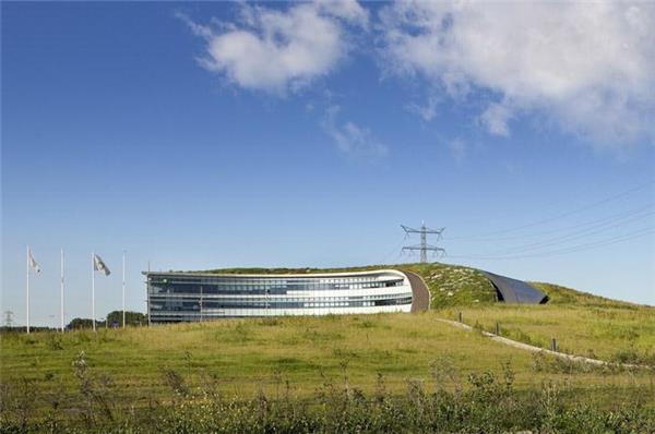 BP鹿特丹炼油厂设计的办公楼#(HenningLarsenArchitects)#(MASSDesignGroup)#(RenzoPianoBuildingWorkshop)#(创新中心)#(低能耗建筑)#(地景建筑)#(覆土住宅)#(工业建筑)#(海洋中心)#(节能建筑)#(科创园)#(马赛)#(球场建筑)#(生态建筑)#(体育馆)#(文化建筑)#(穴居)#(展览类建筑)#(展厅)#(Architects49)#(AtelierduPont)#(StantecArchitecture)#(半地下建筑)#(博物馆)#(博物馆设计)#(发电站)#(覆土)#(覆土建筑)#(覆土建筑设计)#(覆土设计)#(公共建筑设计)#(公共文化空间)#(公园建筑)#(海洋馆)#(会馆)#(建筑设计)#(教育建筑)#(教育建筑设计)#(景观设计)#(科研建筑设计)#(历史博物馆)#(人文建筑)#(山间建筑)#(生态建筑案例)#(生态性建筑)#(穴居建筑)#(研究中心)#(住宅)