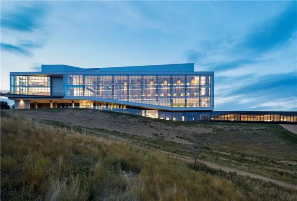 Isttaniokaksini/科学共享空间#(ACPV)#(Akwa商业综合楼)#(DT1办公楼)#(FosterPartners)#(FTA)#(KPF)#(Mecanoo)#(SAOTA)#(Tamedia)#(白色)#(办公)#(办公建筑)#(办公空间)#(办公楼)#(办公楼竖向)#(办公室)#(办公室大楼)#(办公室外观)#(办公室总部外观)#(办公塔楼)#(北京)#(玻璃楼 写字楼)#(创意空间建筑)#(创意空间设计)#(创意空间室内)#(多层办公建筑)#(高层)#(高层办公)#(高层办公建筑)#(高层写字楼建筑设计)#(高层综合体)#(公共)#(公司大楼)#(公寓)#(海洋中心)#(花旗银行总部)#(建筑)#(建筑办公楼)#(酒店)#(居住)#(科创园)#(科研中心)#(莱茵港)#(马来西亚)#(商业办公楼设计)#(商业建筑)#(商业建筑设计)#(商业综合体)#(设计)#(深圳)#(实验室)#(塔楼)#(外观)#(现代)#(现代办公建筑)#(现代高层办公)#(小高层办公楼立面)#(小高层办公楼设计)#(写字楼案例)#(旋转)#(学习)#(研究)#(研究所)#(艺术家私宅)#(展馆)#(展览亭)#(重庆)#(著名办公建筑案例分析)#(综合办公建筑案例)#(综合体)#(Aedas)#(ETHNOS)#(InfinityTower办公楼)#(SBA)#(办公高层)#(办公建筑设计案例)#(办公楼竖向线条)#(滨水)#(玻璃楼写字楼)#(超高层)#(创新)#(创意空间)#(大楼外观)#(迪拜)#(地标)#(多层写字楼)#(多层综合办公建筑)#(高层办公楼)#(高层公建)#(高层银行办公楼)#(公共建筑)#(共享)#(国外建筑设计)#(加利福尼亚大学)#(加拿大)#(嘉华上海闸北综合体项目)#(建筑设计)#(建筑综合体)#(教育)#(居住空间)#(科技楼)#(科学)#(客户体验中心)#(空间设计)#(楼层)#(鹿特丹海洋中心)#(企业总部)#(日照)#(商务)#(商业)#(商业办公)#(生产车间)#(室内设计)#(水边)#(水景)#(四川)#(文化)#(现代风格办公楼)#(小型商业办公)#(小型写字楼)#(写字办公楼)#(写字楼)#(写字楼大门)#(写字楼设计案例)#(艺术家工作室)#(银行大楼)#(展览空间)#(著名办公楼)#(自转)#(总部办公)