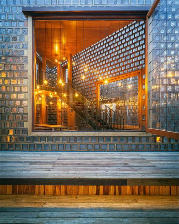 木构 和玻璃砖 | 泰国简约餐厅_3636393