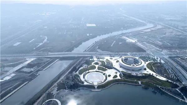 宁波市奉化规划展览馆：漂浮的螺旋#(CADG中国建筑设计研究院)#(XAA建筑事务所)#(城市更新)#(城市展览馆)#(城市展示馆)#(公共建筑设计)#(规划展览馆)#(黄山城市展览馆)#(会展建筑)#(会展设计)#(会展中心)#(混合用途建筑)#(建筑更新项目)#(建筑设计)#(凯州新城规划展览馆)#(兰州城市规划展览馆)#(乐土设计)#(宁波市奉化规划展览馆)#(人文建筑)#(上饶城市规划展览馆)#(苏州相城规划展览馆)#(宿州城市规划展览馆)#(绥化城市规划展览馆效果图)#(唐山城市展览馆)#(乡村振兴)#(烟台开发区规划展览馆方案)#(展馆墙体)#(展会)#(展览馆设计)#(展览建筑)#(展览空间)#(展览中心)#(WutopiaLab)#(亳州城市展览馆)#(城市规划馆)#(城市规划展览馆)#(地下通道)#(恩施州城市规划展览馆)#(福州城市展览馆)#(阜阳规划展览馆)#(公共建筑设计案例)#(公共交通基础设施)#(规划馆)#(建筑)#(建筑改造项目)#(临港新城展览馆)#(南宁规划展览馆)#(萍乡市城市展览馆)#(日照城市规划展览馆)#(设计)#(汤桦建筑设计事务所)#(桐庐城市规划展示馆设计方案)#(土右旗规划展览馆)#(文化建筑)#(文化建筑设计案例)#(吴川城市规划展示馆)#(乡村建筑设计案例)#(乡建设计案例)#(宜昌规划展览馆)#(展馆)#(展馆建筑设计)#(展览馆)#(展览馆墙体)#(展览建筑设计案例)#(展示馆)#(展示中心)#(展示中心设计案例)#(展厅)#(郑东新区城市规划展览馆)#(中国建筑设计研究院)