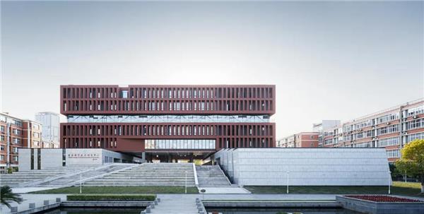多义校园空间 ── 杭州电子科技大学第一实验楼#(HENN海茵建筑)#(MVRDV)#(办公建筑设计)#(大学建筑)#(大学教学楼分析图)#(大学科研楼)#(大学生文体活动中心)#(大学生文体中心)#(大学校园)#(大学校园建筑设计)#(大学学院教学楼)#(大学综合楼)#(多功能厅)#(法学院)#(改造设计)#(红色面砖)#(建筑)#(建筑改造)#(教学楼立面)#(教学楼外立面)#(教学楼效果图)#(教学中心区)#(抗寒建筑)#(科研建筑)#(科研楼)#(临水大学建筑)#(临水建筑)#(临水教学楼)#(山地建筑设计)#(山地校园设计)#(商业办公楼设计)#(设计)#(生态校园)#(实训楼)#(竖向百叶)#(体育场)#(天津大学设计总院顾志宏工作室)#(文化建筑)#(线下教学)#(线下教学中心)#(校园)#(校园多功能厅)#(校园建筑)#(新大陆建筑设计有限公司)#(学校建筑设计)#(学校效果图)#(研究生院)#(研究生院平面)#(艺体中心)#(智慧校园)#(综合楼)#(KPF建筑设计事务所)#(SaltansArchitects)#(报告厅)#(本土设计研究中心)#(大学)#(大学活动中心)#(大学建筑设计)#(大学教学楼)#(大学教学楼分析)#(大学体育馆)#(大学校区)#(大学校区平面)#(大学校园规划)#(多功能厅改造)#(方大设计)#(分析图)#(风雨操场)#(高等师范专科学校)#(公共建筑)#(红砖建筑)#(华南理工大学)#(建筑设计)#(教学)#(教学楼)#(教学楼分析)#(教学楼平面)#(教学楼室内)#(教学综合楼)#(教育)#(教育建筑)#(教育建筑设计)#(教育建筑设计案例)#(竞赛项目)#(开放校园)#(科研建筑设计)#(乐土设计)#(理工楼)#(立木设计)#(临水大学教学楼)#(商业办公)#(实验楼)#(台湾大学宇宙学馆)#(体育场馆)#(体育建筑设计)#(文体中心)#(文体中心平面楼)#(文体中心设计)#(效果图)#(校园灯光)#(校园建筑设计)#(校园景观)#(校园夜景)#(学习空间)#(学校)#(学校多功能厅)#(学校内部设计案例)#(学校综合楼)#(严迅奇建筑师事务所)#(研究生院立面)#(艺术廊)#(圆形景观)#(中国建筑标准设计研究院)#(中央美院)#(中央美院多功能厅改造)#(筑境设计)