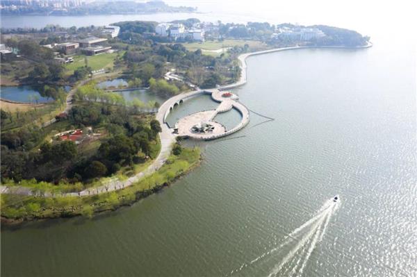 岳阳赊月公园#(WTD纬图设计)#(包头法制公园)#(滨海公园)#(滨水公园)#(城市公共景观)#(城市绿地设计)#(城市绿化)#(带水广场)#(防灾)#(非物质文化遗产主题公园)#(改造)#(公共空间)#(公园)#(公园灯光)#(公园景观设计)#(公园平面)#(公园设计)#(光明科学公园)#(广场)#(金地沈阳江山风华运动公园)#(科学主题公园)#(辽宁盘锦红马体育公园)#(哪吒主题小镇勇敢活泼的儿童神话主题乐园)#(曲线)#(人防)#(人物主题公园设计案例)#(森林公园)#(神话人物主题公园设计案例)#(生态绿地)#(体育建筑设计)#(铁路景观)#(文化公园)#(文旅项目)#(下沉广场)#(以月亮为主题的公园)#(圆形广场)#(圆形景观)#(运动公园)#(主题公园)#(主题公园景观设计案例)#(主题公园设计)#(主题公园设计案例)#(主题景观)#(MAD)#(URBANUS都市实践)#(成都)#(城市景观设计)#(城市开放空间)#(城市森林公园)#(带水公园)#(儿童主题公园设计案例)#(法律公园)#(法律主题公园)#(法制公园)#(防灾公园)#(公园景观)#(公园栈道)#(国防)#(海绵城市)#(户外剧场)#(黄石人防主题公园)#(景观出入口)#(临海公园)#(民法典公园)#(民法公园)#(赊月公园)#(深圳)#(生态环境保护)#(太原植物园)#(体育场馆设计)#(体育公园)#(体育公园设计)#(休闲娱乐)#(游戏设施)#(园林景观设计)#(圆形)#(岳阳赊月公园)#(植物园)#(中鼎设计)#(主题园)