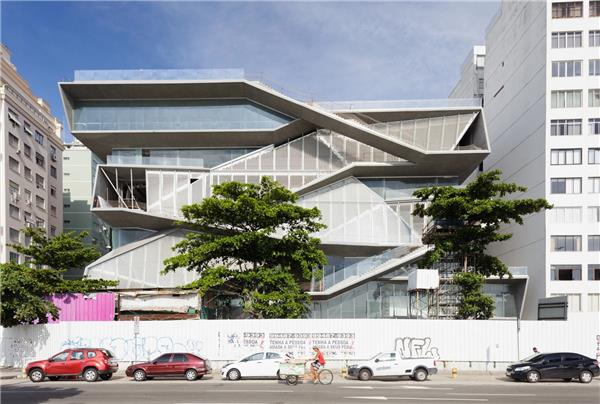 影像与声音博物馆#(AntoinePredock)#(BrasilArquitetura)#(BrooksScarpa)#(bureauSLA)#(CasanovaHernandezArchitecten)#(CZACinoZucchiArchitetti)#(DanielBinder)#(DoojinHwangArchitects)#(EderBieselArkitekter)#(EisenmanArchitects)#(FentressArchitects)#(HMD汉米敦)#(MDAARQUITECTOS)#(ReiulfRamstadArkitekter)#(UNStudio)#(贝聿铭)#(比亚克·英厄尔斯)#(博物馆)#(博物馆建筑设计案例)#(博物馆设计)#(城市更新)#(城市中心)#(大师作品)#(儿童博物馆)#(覆土建筑设计)#(钢框架结构)#(工业博物馆)#(公共建筑)#(公共建筑设计)#(公共文化空间)#(国家博物馆)#(国外博物馆)#(纪念建筑设计)#(建筑设计)#(建筑师)#(科学博物馆)#(矿坑改造)#(老旧建筑改造更新)#(历史博物馆)#(美国奥林匹克博物馆)#(美术)#(美术馆)#(耐候钢)#(球形建筑设计)#(人文建筑)#(文化建筑设计)#(文化艺术博物馆)#(现代建筑的最后大师)#(小展馆)#(艺术馆)#(艺术廊)#(音乐博物馆)#(音乐展馆)#(展览空间)#(展览类建筑设计)#(展示空间)#(BartlomiejKisielewski)#(BIG)#(DillerScofidioRenfro)#(Grimshaw)#(HabibehMadjdabadiArchitectureStudio)#(HAEAHNArchitecture)#(LundgaardTranbergArkitekter)#(MalcottiRousseyArchitectesThierryGheza)#(NapurArchitect)#(PysallRugeArchitekten)#(SeongwooEngineeringArchitects)#(Snohetta)#(SRGPartnership)#(TunonArquitectos)#(YooshinArchitectsEngineers)#(ZahaHadid)#(贝聿铭设计作品)#(贝聿铭作品)#(博物馆建筑设计)#(博物馆展览)#(博物馆展示设计)#(采石场改造)#(大师建筑解析)#(丹麦19401945自由斗争博物馆设计竞赛)#(丹麦建筑师)#(格莱美音乐博物馆)#(工业设施改造)#(公共建筑设计案例)#(华裔美籍建筑师)#(混凝土)#(建筑)#(建筑改造)#(军事博物馆)#(历史文化博物馆)#(铝金属外立面建筑设计)#(铝金属外墙建筑设计案例)#(美术博物馆建筑设计案例)#(民俗博物馆)#(设计)#(声音博物馆)#(隈研吾都市设计事务所)#(文化建筑)#(文化建筑设计案例)#(文化中心)#(文化主题博物馆)#(屋顶花园)#(乡村博物馆)#(影像博物馆)#(优秀建筑设计案例)#(扎哈哈迪德建筑师事务所)#(展馆)#(展馆建筑设计)#(展览馆)#(展览建筑设计)#(展示设计博物馆)#(展示设计人文)#(展厅)#(折叠阳极氧化菱形铝板)