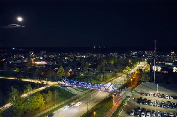 BRIDGE IN THE JONAVA，约纳瓦的人行天桥_3677639
