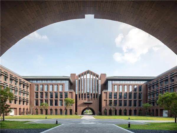华南理工大学广州国际校区一期工程(公共实验楼）#(HENN海茵建筑)#(MVRDV)#(办公建筑设计)#(大学建筑)#(大学教学楼分析图)#(大学科研楼)#(大学生文体活动中心)#(大学生文体中心)#(大学校园)#(大学校园建筑设计)#(大学学院教学楼)#(大学综合楼)#(多功能厅)#(法学院)#(改造设计)#(红色面砖)#(建筑)#(建筑改造)#(教学楼立面)#(教学楼外立面)#(教学楼效果图)#(教学中心区)#(抗寒建筑)#(科研建筑)#(科研楼)#(临水大学建筑)#(临水建筑)#(临水教学楼)#(山地建筑设计)#(山地校园设计)#(商业办公楼设计)#(设计)#(生态校园)#(实训楼)#(竖向百叶)#(体育场)#(天津大学设计总院顾志宏工作室)#(文化建筑)#(线下教学)#(线下教学中心)#(校园)#(校园多功能厅)#(校园建筑)#(新大陆建筑设计有限公司)#(学校建筑设计)#(学校效果图)#(研究生院)#(研究生院平面)#(艺体中心)#(智慧校园)#(综合楼)#(KPF建筑设计事务所)#(SaltansArchitects)#(报告厅)#(本土设计研究中心)#(大学)#(大学活动中心)#(大学建筑设计)#(大学教学楼)#(大学教学楼分析)#(大学体育馆)#(大学校区)#(大学校区平面)#(大学校园规划)#(多功能厅改造)#(方大设计)#(分析图)#(风雨操场)#(高等师范专科学校)#(公共建筑)#(红砖建筑)#(华南理工大学)#(建筑设计)#(教学)#(教学楼)#(教学楼分析)#(教学楼平面)#(教学楼室内)#(教学综合楼)#(教育)#(教育建筑)#(教育建筑设计)#(教育建筑设计案例)#(竞赛项目)#(开放校园)#(科研建筑设计)#(乐土设计)#(理工楼)#(立木设计)#(临水大学教学楼)#(商业办公)#(实验楼)#(台湾大学宇宙学馆)#(体育场馆)#(体育建筑设计)#(文体中心)#(文体中心平面楼)#(文体中心设计)#(效果图)#(校园灯光)#(校园建筑设计)#(校园景观)#(校园夜景)#(学习空间)#(学校)#(学校多功能厅)#(学校内部设计案例)#(学校综合楼)#(严迅奇建筑师事务所)#(研究生院立面)#(艺术廊)#(圆形景观)#(中国建筑标准设计研究院)#(中央美院)#(中央美院多功能厅改造)#(筑境设计)