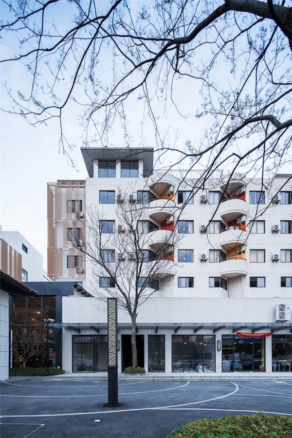 佳兆业创享空间上海交通路改造项目#(MVRDV)#(PorebskiArchitects)#(办公室)#(长租公寓楼)#(独栋住宅设计)#(多层建筑设计)#(多层住宅建筑)#(房屋租赁服务公寓)#(公寓)#(公寓住宅设计)#(功能置换)#(混合建筑)#(混凝土)#(建筑)#(建筑改造案列)#(建筑设计改造)#(旧建筑改造)#(居住)#(居住建筑)#(居住区)#(居住综合体)#(老建筑改造)#(联合办公)#(配套商业)#(青年旅社)#(商业建筑设计)#(新旧)#(住宅建筑设计)#(住宅建筑设计案例)#(HOYTArchitecten)#(MAMMDESIGN)#(SiqueiraAzulArquitetura)#(办公设施)#(别墅建筑设计)#(玻璃砖建筑设计)#(察社办公室)#(长租公寓)#(城市更新)#(独栋别墅设计)#(独立住宅设计)#(多层公寓)#(改造)#(公建化立面洋房)#(公寓公共空间)#(公寓设计)#(公寓外立面设计)#(公寓住宅外立面)#(集合住宅)#(建筑改造更新)#(建筑改造设计)#(建筑设计)#(居住建筑设计)#(居住建筑设计案例)#(居住区设计)#(老旧建筑改造更新)#(老项目改造)#(青年公寓)#(素造建筑)#(挑台建筑)#(挑台住宅)#(新旧建筑)#(新老建筑立面)#(樱桃木)#(直向建筑VectorArchitects)#(住宅)#(住宅公建化立面)#(住宅公寓楼)#(砖混结构建筑)#(租赁房)