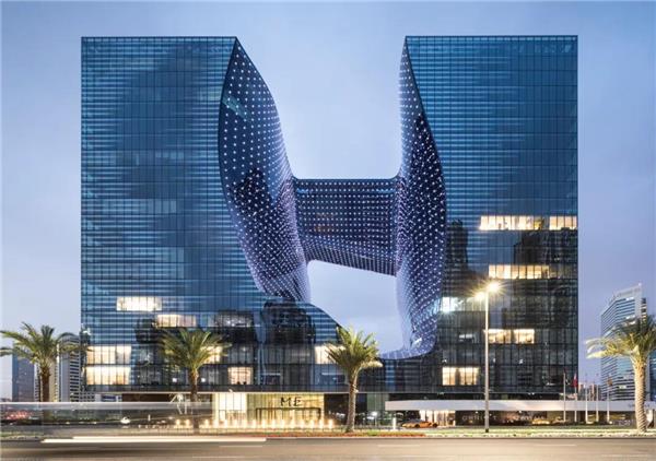 扎哈，迪拜“Opus”大楼，ME迪拜酒店#(Architects49)#(biad)#(KPFArchitects)#(OBMIArchitectsofStoriedPlaces)#(PLP建筑事务所)#(SordoMadalenoArquitectos)#(UA尤安设计)#(WilkinsonEyre)#(柏林)#(北京市建筑设计研究院有限公司)#(滨海设计案例)#(滨水酒店)#(玻璃立面)#(超高层建筑设计)#(城市酒店设计)#(创意酒店)#(地标建筑)#(都市扬帆)#(度假酒店设计)#(多层酒店)#(高层建筑设计)#(高层酒店设计)#(国潮室内)#(国际五星酒店)#(海洋元素)#(豪华度假村)#(豪华公寓楼)#(豪华酒店)#(混合用途建筑)#(获奖作品)#(纪念性建筑)#(建筑改造更新)#(竞赛项目)#(酒店创意)#(酒店大堂)#(酒店建筑效果图)#(酒店设计案例)#(酒店设施)#(酒店室内)#(酒店外观设计)#(酒店外立面)#(酒店外立面设计)#(酒店效果图)#(居住建筑设计)#(连锁酒店设计)#(临水酒店)#(旅游度假)#(曲线)#(上海佘山世茂洲际酒店)#(室内设计)#(水滨酒店)#(塔楼立面)#(隈研吾建筑都市设计事务所)#(现代风格酒店建筑)#(异形酒店)#(英国LICC伦敦国际创意大赛)#(扎哈)#(住宅公寓楼)#(筑境设计)#(AW2architectureinteriors)#(HOK)#(KengoKumaAssociates)#(PlanArchitect)#(speech)#(城市度假)#(垂直绿化)#(当代古典风格)#(德国)#(度假酒店)#(高层、宾馆)#(高层宾馆)#(高层酒店)#(高层住宅酒店综合体)#(高端酒店)#(国潮)#(国潮风)#(国潮风格)#(国潮酒店)#(国际酒店)#(海浪主题)#(海洋主题)#(豪华垂直度假村)#(豪华酒店设计)#(建筑)#(酒店)#(酒店改造)#(酒店建筑)#(酒店建筑设计)#(酒店立面)#(酒店设计)#(酒店室内设计)#(酒店效果图设计方案)#(酒店中庭)#(酒店综合体)#(立面更新)#(连锁酒店)#(洛杉矶)#(南方酒店)#(日本)#(商业建筑)#(商业建筑设计)#(商业设施)#(商业综合体)#(设计)#(深坑酒店)#(室内泳池)#(塔楼)#(塔楼建筑设计)#(塔式建筑设计)#(晚礼服)#(五星级酒店)#(现代古典风格)#(沿街酒店)#(洲际酒店)#(住宿酒店)#(住宅建筑设计)#(综合体)
