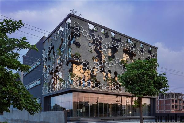 Hexalace商业大厦#(AlegroSintra购物中心)#(Iluma购物中心)#(LLA建筑设计)#(MoonHoon)#(thetoptani购物中心)#(unstudio)#(VernerJohnson)#(白色立面)#(办公建筑立面)#(玻璃立面)#(博物馆)#(餐厅)#(迪奥)#(地标建筑)#(独栋商业)#(多层商业)#(购物广场)#(购物中心立面)#(购物中心入口设计)#(购物中心外立面)#(韩国)#(红砖建筑立面)#(混凝土建筑设计)#(建筑立面)#(建筑设计)#(历史博物馆)#(立面灯光)#(立面设计)#(立面效果图)#(零售店)#(商场外观)#(商场外立面效果图)#(商城)#(商店)#(商铺)#(商业)#(商业大门)#(商业单体)#(商业建筑外观)#(商业空间设计)#(商业立面)#(商业设计)#(商业效果图)#(商业造型墙)#(商业中心建筑)#(奢侈品)#(奢侈品购物)#(生产车间)#(异形立面)#(BOOSTstudio)#(ChapmanTaylor)#(Dior)#(MVRDV)#(MyZeil购物中心)#(nendo)#(SiamDiscovery商业综合体)#(百货广场)#(创意立面)#(灯光立面)#(多层建筑立面)#(多层立面)#(公司大楼)#(购物中心)#(购物中心效果图)#(韩国天安市中心商业广场)#(红砖立面)#(建筑)#(建筑改造)#(建筑入口立面)#(立面)#(品牌旗舰店)#(商场)#(商场入口)#(商场入口设计)#(商业广场设计)#(商业建筑)#(商业建筑立面)#(商业建筑设计)#(商业建筑外立面)#(商业空间)#(商业幕墙)#(商业设计案例)#(商业设施)#(商业外立面改造)#(商业综合体)#(奢侈品店)#(奢侈品店立面)#(奢侈品广场)#(生态购物中心)#(现代商店立面)#(效果图立面)#(沿街商铺外立面设计)#(沿街商业)#(沿街商业大门)#(沿街商业立面)