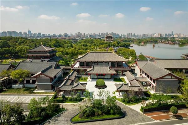 西安大唐芙蓉园芳林苑酒店#(DarielStudio)#(MinistryofDesign)#(白色建筑)#(北京BBK35民宿)#(本末)#(成都上喜龙园精品酒店)#(带水酒店)#(度假酒店效果图)#(君澜酒店)#(康养民宿)#(旅馆)#(旅游)#(民宿)#(民宿酒店)#(民宿设计)#(室内设计)#(宋朝)#(宋风)#(唐风酒店)#(西安本末装饰设计有限公司)#(小型酒店)#(效果图)#(新中式民宿)#(娱乐建筑)#(中式酒店全套)#(BLUE建筑设计事务所)#(goa大象设计)#(NTYPE一质)#(白色)#(贝森豪斯设计事务所)#(村落民宿)#(度假)#(度假村)#(度假村效果图)#(度假酒店)#(埂上设计)#(古风客栈)#(豪华酒店设计案例)#(集美组)#(建筑)#(精品酒店)#(酒店)#(酒店度假村)#(酒店建筑)#(酒店建筑设计案例)#(酒店设计)#(旧建筑改造)#(卡纳设计)#(客栈)#(空间印象)#(磊德建筑设计谘询)#(丽江光隐设计师酒店)#(连锁酒店设计案例)#(旅馆设计)#(民宿改造)#(南宋建筑风格)#(品牌空间)#(青舍客栈)#(商业建筑)#(宋)#(苏州有熊文旅公寓)#(唐朝)#(唐风)#(特色民宿)#(未来以北工作室)#(厦门喜玛拉雅设计装修)#(现代中式民宿)#(香港郑中设计事务所)#(小型旅馆)#(新中式酒店)#(中国风)#(中式)#(中式酒店)#(中式酒店外观)#(住宿)