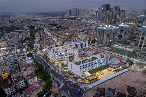 深圳坪山区日新小学
