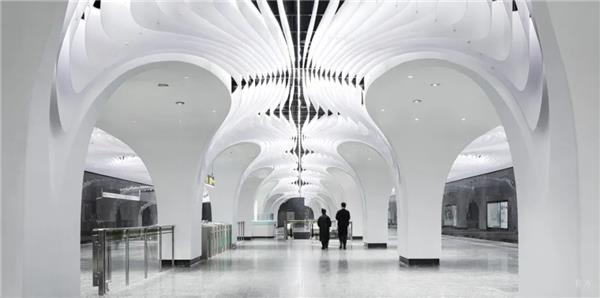 地下的流光之舞：上海地铁14号线豫园站#(UNStudio)#(ZahaHadidArchitects)#(车站)#(城市更新)#(地铁)#(地铁14号线)#(地铁空间)#(地铁站规划设计)#(地铁站入口)#(地铁站周边)#(服务设施)#(钢金属外墙建筑设计案例)#(公共建筑)#(公共空间)#(交通建筑)#(金属外墙建筑设计)#(旧铜板饰面)#(老项目改造)#(列车站)#(美索亚)#(商业空间设计)#(上海地铁14号线豫园站)#(上海地铁站)#(行政办公建筑)#(豫园站)#(gmp)#(NeiheiserArgyros)#(TOMO東木筑造)#(城市轨道交通)#(城市轨道交通系统)#(地铁站)#(地铁站口)#(地铁站室内设计)#(地铁站效果图)#(钢结构)#(钢金属外立面建筑设计)#(工业建筑设计)#(公共交通基础设施)#(公共职能建筑)#(花岗岩)#(交通建筑设计)#(交通设施)#(金属穿孔屏墙)#(金属外立面建筑设计)#(老旧建筑改造)#(老旧建筑更新)#(铝板)#(耐候钢板)#(商业建筑)#(乌鲁木齐)#(雪莲花)#(中国铁路设计集团有限公司)