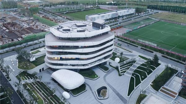 青岛西门子创新中心#(10design)#(10DESIGN拾稼建筑设计)#(Aedas)#(BIAD)#(LEED金级认证)#(oneitc)#(SOHO写字楼)#(teamdesignconsultant)#(办公大楼)#(办公高层)#(办公建筑设计案例)#(办公酒店)#(办公楼设计案例)#(办公设施)#(办公塔楼设计)#(办公综合楼)#(办公综合体)#(北京维拓时代建筑设计股份有限公司)#(产业园区)#(超高层)#(超高层建筑设计案例)#(超高层塔楼设计)#(城市更新)#(城市居住区规划案例)#(城市名片)#(城市是综合体)#(城市综合体)#(大楼外观)#(大厦夜景)#(地标)#(地标建筑)#(地标综合体)#(独特视野建筑设计有限公司)#(短视频)#(鄂尔多斯伊泰中心)#(儿童友好)#(仿生)#(仿生建筑)#(妇儿景观)#(概念综合体)#(高层办公楼)#(高层公建)#(高层住宅)#(高层住宅建筑)#(高差建筑)#(公共建筑)#(公共文化空间)#(公寓塔楼)#(广东)#(国家短视频基地)#(国内高层住宅)#(国内高层住宅案例)#(杭州)#(花园景观设计)#(环保建筑)#(混合用途建筑设计)#(基础设施建筑设计案例)#(基础设施设计案例)#(吉林市铁建城市综合体)#(集团总部)#(集团总部大楼)#(加合建筑)#(建筑规划设计)#(建筑设计)#(建筑综合体)#(江苏广电麒麟科创园33地块商业综合体项目)#(交通枢纽项目设计案例)#(景观设计)#(居民绿地设计案例)#(居民区)#(居民区绿地设计案例)#(居住建筑设计案例)#(居住平面图)#(居住区 景观)#(居住区 平面)#(居住区案例分析)#(居住区规划平面图)#(居住区规划设计案例)#(居住区景观)#(居住区住宅)#(居住区住宅设计)#(居住小区)#(昆明云铜时代之窗)#(乐土设计)#(莲主题)#(临沧)#(临沧市)#(露台)#(绿色建筑)#(绿色建筑设计)#(摩天大楼)#(摩天楼)#(南京)#(南京鼓楼)#(企业总部)#(人文建筑)#(日照)#(山东)#(山水主题)#(商办综合体)#(商业)#(商业办公)#(商业步行街)#(商业氛围营造)#(商业立面)#(商业裙房)#(商业中心)#(上海徐家汇国贸中心)#(社区规划设计)#(深圳地标)#(生活社区规划设计)#(生物产业)#(事建组建筑设计咨询北京有限公司)#(双子楼)#(双子塔)#(泰达城市规划)#(汤桦建)#(万科商业)#(文化科技教会)#(西安)#(西安鑫苑大都会)#(现代风格办公楼)#(小区规划设计)#(小区花园设计)#(小区设计平面图)#(小区设计图)#(小区住宅)#(写字办公楼)#(写字楼)#(写字楼大门)#(写字楼设计案例)#(徐家汇国贸中心)#(尤安设计)#(扎哈)#(展览空间)#(中洲湾CFutureCity)#(重庆申基梁平戴斯国际)#(重庆英利国际)#(住宅)#(住宅楼)#(住宅区规划设计)#(住宅区景观设计)#(住宅小区景观)#(综合体地标)#(综合体建筑)#(综合体建筑设计)#(综合体效果图)#(总部办公楼设计)#(组团景观)#(DC国际)#(ITC)#(K2新华路项目)#(MVRDV)#(NikkenSekkei日建设计)#(soho)#(SOM设计事务所)#(URBANUS都市实践)#(办公)#(办公大楼设计)#(办公建筑)#(办公建筑设计)#(办公空间)#(办公楼)#(办公楼建筑设计案例)#(办公楼夜景)#(办公塔楼)#(办公园区)#(办公总部大楼)#(北辰光谷里综合体)#(被动式建筑)#(滨水建筑设计)#(博览园设计)#(步行街)#(步行街效果图)#(仓库改造)#(产业园)#(超高层城市综合体建筑设计案例)#(超高层建筑)#(超甲级商务综合体)#(成都华润万象城)#(城市公园景观设计)#(城市规划)#(创意办公)#(大陆建筑设计)#(大厦改造)#(都市综合体)#(独特视野)#(多功能商务园区)#(儿童)#(方正国际金融中心)#(妇儿)#(妇女友好)#(概念方案)#(港口)#(高层)#(高层办公)#(高层办公建筑)#(高层城市综合体)#(高层建筑)#(高层商业)#(高层写字楼建筑设计)#(高层综合体)#(高驰国际设计有限公司)#(高铁商圈TOD城市综合体)#(工业建筑改造更新)#(公共建筑设计案例)#(公寓)#(购物中心)#(国际酒店)#(国内高层住宅设计)#(华东建筑设计研究院有限公司联合体)#(华发国际商务中心)#(华中第一高楼)#(混合功能建筑设计)#(货物装卸区)#(机动车车库设计)#(基准方中)#(建筑)#(建筑办公楼)#(江帆影重叠)#(精选高层住宅)#(景观建筑设计)#(景观小区设计)#(景观装置设计)#(酒店)#(酒店建筑设计)#(酒店综合体)#(居住)#(居住案例)#(居住区)#(居住区案例)#(居住区规划案例分析)#(居住区景观设计平面图)#(居住区绿地设计)#(居住区设计案例)#(居住区意向图)#(居住区综合体规划)#(居住小区案例)#(居住小区平面图)#(居住综合体)#(居住综合体规划)#(莲元素)#(柳州)#(吕元祥)#(绿地双鹤湖双塔项目)#(绿色建筑群)#(门户形象)#(南京艺术区)#(南沙建滔自贸区综合体)#(平面图规划设计)#(启迪设计集团)#(清凉门大街)#(融创重庆国博综合体)#(商场)#(商务区)#(商业办公楼设计)#(商业办公综合楼)#(商业建筑)#(商业建筑设计)#(商业建筑设计案例)#(商业街)#(商业立面设计)#(商业设施)#(商业用地)#(商业中庭)#(商业综合体)#(商业综合体建筑设计)#(商业综合体项目案例)#(商住区)#(上海)#(上海加合建筑设计事务所)#(设计)#(社区)#(深圳)#(沈阳新地中心)#(生态谷)#(塔楼)#(塔式建筑设计)#(汤桦建筑设计)#(特色产业园)#(万科)#(万科3D城市综合体)#(文化建筑)#(屋顶花园)#(屋顶活动空间)#(吴江太湖新城轨交4号线松陵大道综合交通枢纽项目设计管理)#(武汉)#(厦门建发五缘湾综合体)#(现代办公建筑)#(现代高层办公)#(现代居住区景观)#(小高层办公楼立面)#(小高层办公楼设计)#(小公园建筑设计案例)#(小区)#(小区案例)#(小区公园)#(小区景观平面)#(小区绿地)#(小区设计)#(小区总平面)#(小型商业综合体)#(写字楼案例)#(新世界纺织城中心商务区)#(休闲娱乐)#(徐家汇中心)#(沿街办公楼)#(沿街商铺)#(沿街商业)#(沿街商业平面)#(甬江东岸城市综合体)#(邮轮码头综合体)#(云南)#(云南保山奥新时代综合体)#(云南少数民族文化)#(中电大厦综合商业)#(重庆)#(重庆新华书店集团公司解放碑时尚文化城项目)#(珠海横琴中冶总部大厦)#(住区规划设计)#(住宅建筑)#(住宅小区规划设计)#(住宅园林)#(著名办公建筑案例分析)#(综合楼)#(综合体)#(综合用地)#(总部办公楼)#(总部大楼)#(总平)#(总平面)
