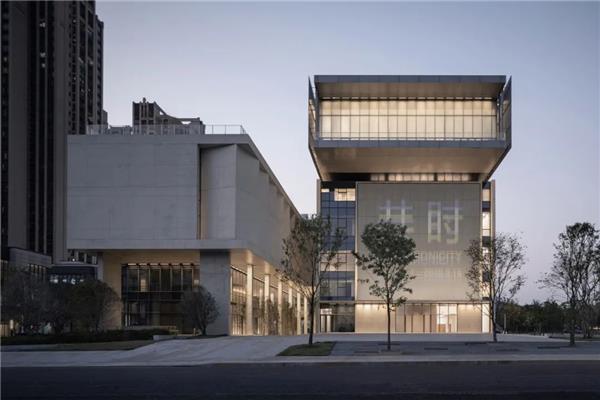 深圳坪山美术馆#(aatmakotoyokomizoarchitects)#(DavidChipperfieldArchitects)#(FJMTStudio)#(JeanNouvel)#(KSP尤根恩格尔建筑师事务所)#(MAD)#(MVRDV)#(UCCA沙丘美术馆)#(Wutopialab)#(安藤忠雄)#(安藤忠雄光的空间)#(安藤忠雄光之空间)#(白色)#(北京民生现代美术馆)#(贝聿铭作品)#(滨水建筑)#(滨水建筑设计)#(城市文化空间)#(大舍建筑设计事务所)#(大师建筑)#(第五立面)#(董豫赣)#(工业建筑改造)#(工业建筑改造更新)#(工业建筑更新)#(公司)#(光之空间)#(杭州零壹城市建筑咨询有限公司)#(红砖建筑设计)#(红砖美术馆)#(虹美术馆)#(画廊)#(混凝土建筑)#(建筑)#(建筑改造)#(建筑与光)#(金属外立面建筑设计)#(金属网镀锌铁网)#(景会设计)#(旧建改造)#(旧建筑改造)#(临水建筑)#(临水美术馆)#(铝金属外立面建筑设计)#(铝金属外墙建筑设计案例)#(美术馆建筑)#(美术馆建筑设计)#(美术画廊)#(耐候钢板)#(墙身大样)#(让努维尔)#(人文)#(日本美秀美术馆平面)#(三文建筑)#(三益建筑设计有限公司)#(商业建筑)#(商业设施)#(上海)#(上海金臣亦飞鸣美术馆)#(上海艺仓美术馆)#(设计)#(设计竞赛)#(沭阳美术馆)#(水岸公园)#(水石设计)#(私人画廊)#(汤桦建筑设计)#(桃园美术馆)#(天津美术馆)#(未觉设计)#(文化馆)#(文化建筑)#(文化建筑设计案例)#(文化空间)#(文化中心)#(文化综合体)#(屋顶曲面)#(现代美术馆)#(乡村建筑设计案例)#(乡建设计案例)#(小型)#(学术研究)#(哑光铜色涂层的铝型材)#(一体化设计)#(一宇设计)#(宜昌一二美术馆一号馆)#(艺术建筑设计)#(艺术空间)#(艺术综合体)#(银川当代美术馆)#(展陈空间)#(展览馆)#(展览建筑设计)#(展览类建筑)#(展示建筑)#(展厅)#(中国版画博物馆)#(中国国家美术馆)#(中科院建筑设计研究院有限公司)#(砖立面)#(AIA奖)#(AIA荣誉奖)#(BIAD)#(CUN寸DESIGN)#(DnA_DesignandArchitecture)#(OPEN建筑事务所)#(PendaChina建筑事务所)#(SSAD建筑事务所)#(waa)#(waa未觉建筑事务所)#(奥克兰美术馆)#(八分园美术馆)#(白色建筑)#(版画)#(贝聿铭)#(边界实验建筑工作室)#(滨水公园)#(滨水绿化)#(滨水美术馆)#(波捷特ProgettoCMR)#(博物馆)#(城市更新)#(大舍建筑)#(大师作品)#(大厦)#(道普建筑)#(法国让努维尔事务所)#(非常建筑)#(分析图)#(覆土建筑)#(公共服务)#(公共建筑)#(公共建筑设计)#(公寓改造)#(公园)#(光的空间)#(海边美术馆)#(昊美术馆)#(何崴工作室)#(混凝土建筑设计案例)#(建筑改造更新)#(建筑和光)#(建筑设计)#(建筑室内一体化)#(建筑营)#(金属外墙建筑设计)#(景观设计)#(老房子改造)#(老旧建筑改造更新)#(零壹城市建筑事务所)#(美国建筑师协会获奖作品)#(美术)#(美术馆)#(美术馆建筑设计案例)#(美术馆立面)#(美术馆平立剖)#(美术馆平面)#(美术馆平面图)#(美术馆剖面)#(美术馆剖面图)#(美术馆效果图)#(莫比乌斯环)#(莫比乌斯环建筑)#(南京美术馆新馆)#(宁波杜岙美术馆)#(宁波祥源源美术馆)#(青岛)#(曲线)#(人文建筑)#(日本美术馆)#(日本美秀美术馆平面图)#(上海艺仓美术馆水岸公园)#(设计案例)#(双层墙身大样)#(水石设计米川建筑工作室)#(同济大学建筑设计研究院)#(同济设计TJAD)#(文化建筑设计)#(文旅项目)#(西海美术馆)#(西塘)#(西塘古镇)#(乡村振兴)#(相对建筑)#(小型建筑)#(效果图)#(一期一会美术馆)#(艺术馆)#(艺术馆平面图)#(艺术建筑)#(艺术廊)#(艺术中心)#(展呈)#(展览空间)#(展示空间)#(浙江大学建筑设计研究院)#(中国)#(朱锫建筑事务所)#(竹钢)#(筑境设计)