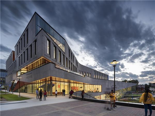 摩根州立大学学生服务中心#(Snohetta)#(大学生活动中心)#(大学生活动中心建筑)#(高校教学楼)#(活动中心案例)#(建筑)#(教学楼案例)#(教学楼设计)#(室内活动中心)#(文化建筑)#(校园)#(校园建筑)#(学习)#(学校建筑设计)#(研究)#(创新)#(大学)#(大学活动中心)#(大学生)#(大学生文化中心)#(公共建筑)#(公共建筑设计)#(公共空间)#(活动中心图片)#(建筑设计)#(教室)#(教学楼)#(教学楼设计案例)#(教育)#(教育建筑)#(教育建筑设计)#(文体中心设计)#(校园活动中心)#(校园建筑设计)#(校园小型建筑)#(校园驿站)#(行政办公建筑)#(休闲活动中心)#(学生服务中心)#(学生文化活动中心)#(学生中心)#(学习空间)#(学习中心)#(学校)#(学校行政机构)#(学校综合楼)#(阅览室)#(自习)