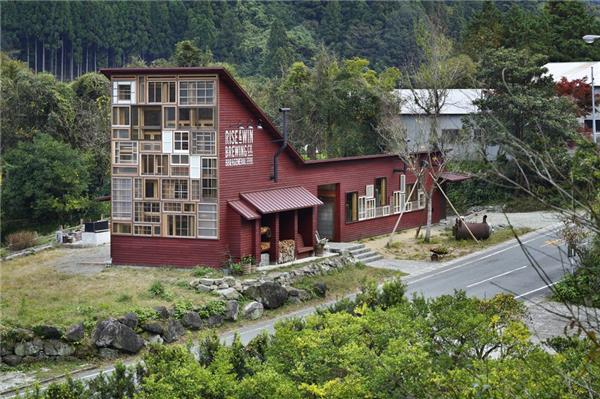 日本“垃圾零废弃”上胜町社区酒吧_3756018