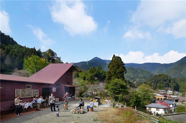 日本“垃圾零废弃”上胜町社区酒吧_3741550