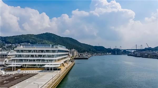 海上浮舟般的政府大楼￤尾道市政府大楼_3745924