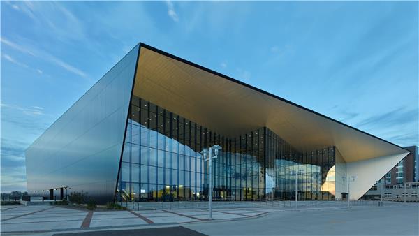 美国欧文斯伯勒戴维斯县会议中心#(IDOM)#(PassiveDesign)#(tvsdesign)#(办公建筑)#(办公楼)#(办公楼效果)#(被动式节能设计)#(被动式节能屋)#(被动式设计)#(大型展览建筑)#(低碳建筑)#(公共空间设计)#(公共职能建筑设计)#(会议中心设计)#(会展)#(建筑)#(剧院)#(可持续发展)#(商业建筑)#(文化建筑)#(文化商业)#(文化中心)#(音乐厅)#(展馆)#(展览建筑设计)#(政府办公楼)#(自循环系统)#(BIAD)#(FREEFernandoRomeroEnterprise)#(北京市建筑设计研究院有限公司)#(城市更新)#(大型展厅)#(低碳规划)#(公共建筑)#(公共建筑设计)#(公共空间)#(会议中心)#(会展建筑)#(会展建筑设计)#(会展设计)#(会展中心)#(节能)#(剧场)#(可持续发展与绿色设计)#(绿色建筑)#(市政建筑设计)#(行政建筑)#(展会)#(展览空间)