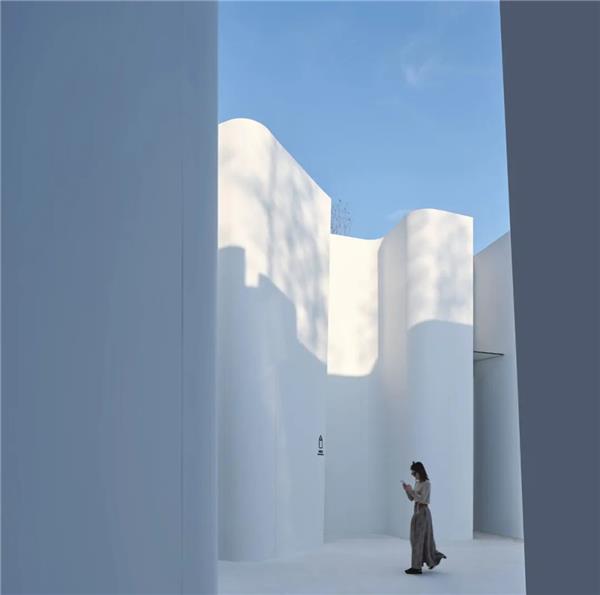 阿朵小镇公共卫生间#(ATLAS工作室)#(白色建筑设计)#(厕所)#(第五立面)#(公厕建筑)#(公厕景观设计案例)#(公厕造型)#(公共厕所)#(公共厕所建筑设计)#(公共厕所景观)#(公共厕所效果图)#(公共基础设施)#(公共建筑设计案例)#(公共卫生间)#(公共卫生间方案)#(公共卫生间景观设计案例)#(公共卫生间设计)#(公共卫生间外立面)#(公共职能建筑设计)#(公园公厕)#(公园公共厕所)#(公园卫生间)#(红砖)#(建筑材料)#(建筑改造)#(景观公厕设计)#(景观建筑)#(景观建筑设计)#(景区公共卫生间)#(旅游厕所)#(旅游厕所设计)#(旅游景区厕所)#(栖城设计)#(示范公厕)#(图形)#(卫生间)#(乡村规划)#(乡村建筑设计)#(乡村建筑设计案例)#(乡村景观)#(小型公共建筑设计)#(游客服务中心建筑设计案例)#(游客中心)#(原榀建筑事务所)#(栈道)#(AAA景观公厕设计)#(玻璃瓦)#(常民建筑)#(城市更新)#(传统村落保护与可持续发展)#(带角的建筑)#(第三卫生间)#(独立公厕设计)#(独立式公厕)#(繁星建筑工作室)#(服务性建筑设计)#(公厕)#(公厕建筑设计案例)#(公厕设计)#(公厕设计案例)#(公厕效果图)#(公共厕所建筑设计案例)#(公共厕所景观设计案例)#(公共厕所设计)#(公共厕所设计案例)#(公共建筑)#(公共建筑设计)#(公共空间)#(公共设施)#(公共卫生间设计案例)#(公共卫生间效果图)#(公共文化空间)#(公园厕所)#(公装卫生间效果图)#(红砖建筑)#(建筑设计)#(景观厕所)#(景观公厕)#(景观卫生间)#(景区厕所)#(景区建筑设计)#(可驻留公厕)#(旅游厕所建筑设计案例)#(旅游公厕)#(旅游公厕设计)#(旅游卫生间)#(旅游卫生间设计)#(美丽乡村)#(农村改造更新提升)#(轻钢结构建筑)#(三角建筑)#(石笼)#(市政服务设施)#(竖梁社)#(尌林建筑设计事务所)#(卫生间外观)#(文旅项目)#(洗手间)#(乡村改造)#(乡村公厕)#(乡村公共卫生间)#(乡村建设)#(乡村卫生间)#(乡村振兴)#(乡建建筑设计案例)#(小建筑)#(小建筑设计)#(小青瓦)#(小型公共建筑)#(新农村)#(休息)#(展示)