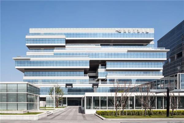 高铁大厦 / 南京南站南广场#(Cobe)#(gmp建筑师事务所)#(TOD)#(UNStudio)#(坂茂)#(北京市建筑设计研究院有限公司)#(本土设计研究中心)#(车站)#(车站景观)#(城际空间站)#(城市更新)#(城市客厅)#(大师作品)#(地标)#(高铁火车站)#(公共建筑)#(公共设施)#(轨道交通)#(杭州)#(候车厅)#(火车高铁站)#(火车站)#(火车站竞赛)#(建筑师)#(交通基础设施)#(交通建筑)#(交通物流)#(景观设计)#(竞赛火车站)#(竞赛项目)#(竞赛一等奖)#(客运站)#(绿地城际空间站)#(绿地重庆城际空间站)#(日本建筑学会奖作品赏)#(生态洼地)#(市政服务设施)#(铁路交通枢纽)#(艺术景观门)#(扎哈)#(站前广场)#(站台)#(张健蘅建筑事务所)#(著名建筑师)#(筑境设计)#(CCDI悉地国际)#(gmp)#(JROnagawaStation)#(MAD)#(Mecanoo)#(ZahaHadid)#(坂茂设计作品)#(坂茂作品)#(办公建筑设计)#(车站设计)#(改造项目)#(高架站)#(高人站)#(高速车站)#(高铁站)#(高铁站房)#(公共建筑设计案例)#(公共交通)#(公共交通基础设施)#(公共交通枢纽)#(拱形建筑)#(吉冈奖)#(集散广厅)#(建筑)#(建筑界的奇才)#(交通建筑设计)#(交通建筑综合体)#(交通枢纽)#(交通枢纽建设)#(景观门)#(竞赛方案)#(客运专线)#(女川站)#(普利兹克奖得主)#(人工湿地)#(日本)#(日本建筑师)#(上海秉仁建筑师事务所)#(设计)#(生态公园案例)#(生态公园设计)#(生态湿地公园)#(湿地公园平面)#(湿地公园平面图)#(湿地景观处理)#(湿地景观植物配置)#(湿地植物)#(市政基础设施)#(孙勇)#(天津市建筑设计院)#(铁路站台)#(扎哈·哈迪德)#(扎哈哈迪德)#(扎哈设计作品)#(扎哈作品)#(站房)