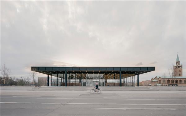 德国新国家美术馆修缮#(ArquitetosASSOCIADOS)#(BCMF)#(GUND)#(MACh)#(MiguelRioBranco美术馆)#(NikkenSekkei)#(PauloMendesdaRocha)#(Saya公园美术馆)#(ShigeruBanArchitects)#(UrbanArkArchitects)#(奥克兰美术馆)#(巴塞罗那Roca美术馆)#(柏林美术馆新馆)#(贝聿铭)#(城市更新)#(大堂)#(大学)#(改造)#(改造设计案例)#(格陵兰岛新国家美术馆)#(公共建筑)#(公共建筑设计)#(公共空间)#(观景台)#(海沃德美术馆改造)#(建筑更新)#(建筑设计)#(老旧建筑改造更新)#(曼海姆美术馆新馆)#(美术)#(美术馆)#(美术馆建筑设计案例)#(美术馆立面)#(美术馆设计案例)#(人文建筑)#(入口大厅)#(斯图加特国家美术馆)#(文化)#(文化建筑设计)#(西班牙巴达霍斯美术馆)#(小型建筑)#(艺术)#(艺术馆)#(艺术馆大堂)#(艺术画廊)#(艺术建筑设计案例)#(艺术廊)#(艺术中心)#(詹姆斯斯特林)#(展览建筑)#(展览空间)#(展览类建筑设计)#(AlvaroSiza)#(AthfieldArchitects)#(BIG)#(CarlosCastanheira)#(CarlosCastanheiraArchitects)#(DavidChipperfieldArchitects)#(EnneadArchitects)#(EstudioArquitecturaHago)#(FJMTStudio)#(gmp)#(GUNDPartnership)#(Hitolt)#(Hoki美术馆)#(LCC建筑事务所)#(MetroArquitetosAssociados)#(MiesvanderRohe)#(NikkenSekkei日建设计)#(OAB)#(TheNewDowse美术馆)#(TriversAssociates)#(巴西新乐弥美术馆)#(坂茂建筑事务所)#(大厅)#(大学建筑)#(戴卫奇普菲尔德建筑事务所)#(法国建筑师)#(冈德美术馆)#(工业建筑改造更新)#(画廊)#(集装箱设计案例)#(建筑)#(酒吧泳池美术馆)#(路易康)#(美术馆建筑)#(美术馆建筑设计)#(美术画廊)#(让努维尔)#(人文)#(山地建筑设计)#(设计)#(苏黎世美术馆)#(文化馆)#(文化建筑)#(文艺)#(小型)#(校园)#(耶鲁大学美术馆)#(遠藤克彦建筑研究所)#(展馆)#(展馆建筑设计)#(展览馆)