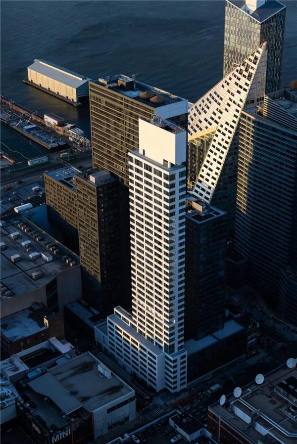 西 56 街 611 号住宅塔楼#(40多平米公寓装修图片)#(ADEPT)#(CFMllerArchitects)#(DavidChipperfieldArchitects)#(FenderKatsalidis)#(FJMTStudio)#(HelenHardarchitects)#(loft单身公寓装修图片)#(MAD)#(OneRiverNorth)#(OpenboxArchitects)#(SCDA)#(StefanoBoeriOffice)#(StudioFarrisArchitects)#(TCAU)#(澳大利亚)#(超高层建筑)#(城市农场)#(丹麦建筑师)#(多层建筑)#(多层建筑设计)#(多层住宅设计)#(高层)#(高层建筑)#(高层建筑竞赛)#(高层设计理念)#(高层住宅案例分析)#(高层住宅楼)#(高层住宅设计案例)#(高级感)#(公建化住宅)#(公寓)#(公寓景观)#(公寓楼外观)#(公寓住宅)#(公寓住宅楼)#(拱形建筑)#(豪宅)#(豪宅塔楼)#(花园公寓)#(建筑)#(建筑外观)#(精选高层住宅)#(居住建筑)#(居住建筑设计效果图)#(居住区)#(居住综合体)#(空中别墅)#(空中豪宅)#(空中花园)#(马岩松)#(墨尔本)#(让努维尔)#(塔楼)#(塔楼户型图)#(塔楼建筑设计)#(塔式建筑设计)#(隈研吾建築都市設計事務所)#(现代风格高层住宅)#(现代风格高层住宅立面)#(现代住宅)#(现代住宅立面高层)#(小区公寓)#(新加坡)#(圆柱形)#(圆柱形建筑)#(住宅公建化)#(住宅公寓)#(住宅建筑)#(住宅建筑设计)#(住宅建筑设计案例)#(住宅立面)#(住宅楼立面)#(住宅设计)#(住宅塔楼设计)#(住宅外立面设计)#(住宅效果图)#(住宅租赁)#(28平米小公寓装修图片)#(30平复式公寓装修图片)#(AlvaroSizaVieira)#(AntonioCitterioPatriciaViel)#(BeckmannNThp)#(BrenacGonzalezAssocies)#(ChristopheRousselle)#(ColdefyAssociatesArchitectsUrbanPlanners图片不能另存)#(HenriquezPartnersArchitects)#(HerzogdeMeuron)#(MADArchitects)#(MarkOdomStudio)#(OMA)#(spatialpractice)#(ZahaHadidArchitects)#(阿尔瓦罗西扎建筑事务所)#(北美)#(比亚克·英厄尔斯)#(玻璃立面)#(超高层)#(超高层建筑设计)#(超高层住宅)#(城市更新)#(大平层)#(迪拜)#(地标)#(地标建筑)#(多层次垂直概念)#(多层公寓)#(高层公寓)#(高层建筑设计)#(高层竞赛)#(高层楼房)#(高层塔楼)#(高层住宅)#(高层住宅建筑)#(高层住宅建筑方案)#(高层住宅立面)#(高层住宅设计)#(高层住宅现代)#(高档住宅)#(公建化立面洋房)#(公寓立面)#(公寓楼)#(公寓楼分析)#(公寓外立面设计)#(公寓住宅建筑)#(公寓住宅外立面)#(国外公寓)#(豪华公寓楼)#(豪华住宅)#(集合住宅)#(建筑设计)#(建筑师)#(酒店式公寓装修图片)#(居住建筑设计)#(居住建筑设计案例)#(居住空间)#(居住区设计)#(黎巴嫩花园公寓)#(楼房外观)#(民用建筑)#(摩天大楼)#(摩天楼)#(摩天楼建筑设计)#(青年公寓)#(曲线)#(日照分析)#(双子楼)#(塔式建筑)#(现代高层住宅)#(小区高层楼房)#(效果图)#(圆形建筑)#(住宅)#(住宅公建化立面)#(住宅公寓楼)#(住宅架空层)#(住宅立面公建化)#(住宅楼)#(住宅塔楼)#(著名住宅)