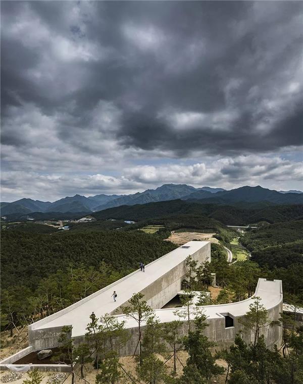 韩国Saya公园美术馆#(ArquitetosASSOCIADOS)#(BCMF)#(GUND)#(MACh)#(MiguelRioBranco美术馆)#(NikkenSekkei)#(PauloMendesdaRocha)#(Saya公园美术馆)#(ShigeruBanArchitects)#(UrbanArkArchitects)#(奥克兰美术馆)#(巴塞罗那Roca美术馆)#(柏林美术馆新馆)#(贝聿铭)#(城市更新)#(大堂)#(大学)#(改造)#(改造设计案例)#(格陵兰岛新国家美术馆)#(公共建筑)#(公共建筑设计)#(公共空间)#(观景台)#(海沃德美术馆改造)#(建筑更新)#(建筑设计)#(老旧建筑改造更新)#(曼海姆美术馆新馆)#(美术)#(美术馆)#(美术馆建筑设计案例)#(美术馆立面)#(美术馆设计案例)#(人文建筑)#(入口大厅)#(斯图加特国家美术馆)#(文化)#(文化建筑设计)#(西班牙巴达霍斯美术馆)#(小型建筑)#(艺术)#(艺术馆)#(艺术馆大堂)#(艺术画廊)#(艺术建筑设计案例)#(艺术廊)#(艺术中心)#(詹姆斯斯特林)#(展览建筑)#(展览空间)#(展览类建筑设计)#(AlvaroSiza)#(AthfieldArchitects)#(BIG)#(CarlosCastanheira)#(CarlosCastanheiraArchitects)#(DavidChipperfieldArchitects)#(EnneadArchitects)#(EstudioArquitecturaHago)#(FJMTStudio)#(gmp)#(GUNDPartnership)#(Hitolt)#(Hoki美术馆)#(LCC建筑事务所)#(MetroArquitetosAssociados)#(MiesvanderRohe)#(NikkenSekkei日建设计)#(OAB)#(TheNewDowse美术馆)#(TriversAssociates)#(巴西新乐弥美术馆)#(坂茂建筑事务所)#(大厅)#(大学建筑)#(戴卫奇普菲尔德建筑事务所)#(法国建筑师)#(冈德美术馆)#(工业建筑改造更新)#(画廊)#(集装箱设计案例)#(建筑)#(酒吧泳池美术馆)#(路易康)#(美术馆建筑)#(美术馆建筑设计)#(美术画廊)#(让努维尔)#(人文)#(山地建筑设计)#(设计)#(苏黎世美术馆)#(文化馆)#(文化建筑)#(文艺)#(小型)#(校园)#(耶鲁大学美术馆)#(遠藤克彦建筑研究所)#(展馆)#(展馆建筑设计)#(展览馆)