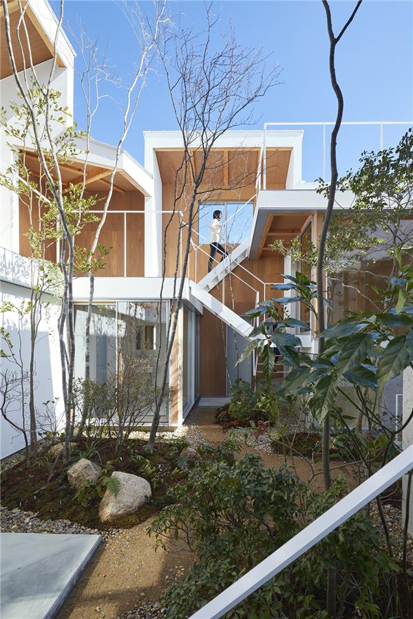 日本Loop Terrace住宅设计#(MDS)#(TomohiroHataArchitectandAssociates)#(别墅)#(島根県立古代出雲歴史博物館)#(公司总部建筑设计)#(混凝土建筑设计)#(建筑更新项目)#(建筑师)#(教育建筑设计)#(居住建筑设计)#(康养建筑设计)#(日本建筑)#(日本建筑设计)#(日本住宅)#(日本著名建筑师)#(日式别墅)#(日式风格别墅)#(日式风格建筑)#(日式建筑)#(日式设计)#(日式室内)#(日式外立面)#(日式住宅)#(香港科技大学建筑设计比赛评审委员会成员)#(养老院)#(FORMKouichiKimuraArchitects)#(fuseatelier)#(HearthArchitects)#(NaoshiKondostudio)#(STUDIOYY)#(白色建筑设计)#(办公建筑设计)#(办公空间)#(办公室)#(别墅设计)#(槙文彦)#(东京大学毕业)#(独栋建筑)#(独栋住宅设计)#(建筑)#(建筑改造项目)#(京都国立近代美術館Data)#(老年住宅设计)#(普利策克奖)#(日本别墅)#(日本建筑风格)#(日本建筑设计案例)#(日本幼儿园建筑设计)#(日式)#(日式风格)#(日式风格住宅)#(日式建筑设计)#(日式养老空间)#(日式住宅建筑设计)#(日式装修)#(畑友洋建筑设计事务所)#(养老建筑设计)#(医疗康养)#(灾后重建项目)#(展厅)#(中国建筑项目)#(住宅建筑设计)