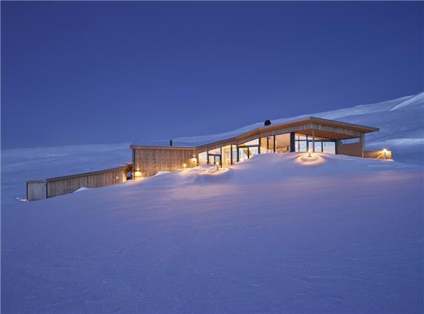 挪威L形雪地小屋#(HelenHardarchitects)#(保护站)#(庇护所)#(玻璃)#(独栋住宅设计)#(独立住宅设计案例)#(度假酒店)#(福建)#(高山)#(画廊)#(集会设施)#(建筑)#(捷克)#(景点)#(酒店)#(酒店设计)#(居住建筑)#(咖啡厅)#(旅馆设计)#(旅游设施)#(铝板)#(挪威)#(坡地建筑)#(坡地建筑图片)#(瀑布)#(森林建筑)#(山地)#(山地多层建筑)#(山地公共建筑)#(山地公共建筑案例)#(山地公共建筑设计)#(山地建筑)#(山地建筑设计)#(山地商业建筑)#(山脉)#(山屋)#(商业建筑)#(设计)#(水坝)#(特罗多斯天文台)#(天文望远镜)#(外观)#(文化建筑)#(小空间)#(小旅馆设计)#(小型博物馆)#(小型旅馆)#(星空天文台)#(休闲娱乐)#(悬臂博物馆)#(游客中心)#(住宅建筑设计)#(装置)#(Atelier8000)#(MuseumSulayman博物馆)#(阿尔卑斯山)#(奥地利)#(避难所)#(博物馆)#(雕塑)#(度假小屋设计)#(多洛米蒂山脉)#(翻新)#(服务设施)#(改造)#(公园)#(观景塔)#(观景台)#(贵州)#(韩国)#(建筑设计)#(教堂)#(居住建筑设计)#(瞭望台)#(旅馆)#(旅游)#(美国)#(坡面景观效果)#(瑞典)#(三角建筑)#(三角形建筑案例)#(三角形建筑设计)#(山)#(山地别墅)#(山地多层建筑设计)#(山地建筑案例)#(山地建筑概念图)#(山地景观实景)#(山地景观效果)#(山地住宅)#(山地住宅设计)#(山间建筑)#(山坡)#(树屋)#(斯洛伐克山脉)#(苏梅岛)#(太阳能光电板)#(天文台)#(眺望台)#(西班牙)#(岘港巴拿山)#(小屋)#(小型酒店)#(悬挑)#(悬崖)#(以色列)#(艺术馆)#(尹培如)#(游泳池)#(中国)#(住宅)#(装饰)#(走廊)