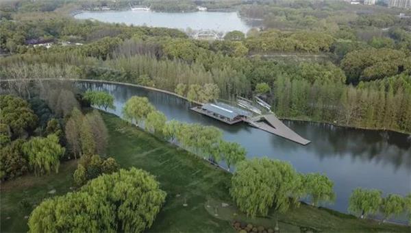 深潜赛艇俱乐部#(SeARCH)#(ShigeruBanArchitects)#(WoodMarsh)#(滨海建筑)#(城市更新)#(覆土建筑设计)#(公共建筑)#(会所建筑设计)#(会所室外)#(建筑设计)#(酒吧建筑设计案例)#(居住建筑设计案例)#(俱乐部)#(老旧建筑改造更新)#(露天剧场)#(旅馆)#(马术俱乐部)#(青少年赛艇培训和交流活动)#(商务会所)#(社区中心)#(私人会所建筑设计)#(体育建筑设计)#(体育建筑设计案例)#(现代会所)#(娱乐休闲)#(IDINArchitects)#(RockwellGroup)#(坂茂建筑事务所)#(滨水建筑设计)#(餐饮建筑设计案例)#(独栋住宅设计)#(独栋住宅设计案例)#(独立住宅设计案例)#(度假)#(度假屋)#(公共文化)#(公共休息)#(红砖建筑设计)#(湖边)#(湖滨)#(会所)#(会所建筑设计案例)#(会所景观)#(建筑)#(健身俱乐部)#(酒店)#(酒店建筑设计案例)#(俱乐部建筑设计)#(俱乐部建筑设计案例)#(临海建筑)#(亲水平台)#(山水秀建筑事务所)#(商业会所)#(商业建筑)#(商业建筑设计)#(商业建筑设计案例)#(商业设施)#(社区会所)#(社区建筑设计案例)#(社区俱乐部建筑设计案例)#(文化建筑)#(小型公共建筑设计案例)#(小型公建设计案例)#(小型青少年赛艇俱乐部)#(休闲娱乐)#(住宅建筑设计)#(住宅建筑设计案例)