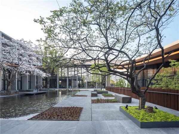 雅莹时尚艺术中心#(BIAD)#(BuroOleScheeren)#(CieMAYUarchitects)#(DOMANI东仓建设)#(LinkArc建筑事务所)#(OMA)#(TAOA)#(TEMP)#(ZahaHadidArchitects)#(白色建筑)#(本土设计研究中心)#(滨水)#(滨水艺术馆)#(仓储改造)#(产业园区)#(昌吉)#(城市更新)#(城市空间)#(大剧院)#(大舍建筑)#(大师作品)#(档案馆)#(地标)#(地标建筑)#(多功能空间)#(儿童活动空间)#(房子和诗建筑事务所)#(非常建筑)#(覆土建筑设计)#(改造)#(概念)#(工厂改造)#(公共建筑)#(公共建筑设计)#(公共空间)#(公共文化建筑)#(公共文化艺术中心)#(公共文化中心)#(广场)#(海螺建筑)#(海螺形建筑)#(赫尔佐格德梅隆事务所)#(红砖建筑)#(花园办公)#(环形中庭)#(环状)#(会展建筑)#(会展中心)#(混合用途建筑)#(混凝土建筑设计)#(迹建筑事务所)#(建筑改造更新)#(建筑设计)#(建筑室内一体化)#(建筑营)#(经济发展)#(九江)#(旧建新建)#(剧场)#(开放空间设计)#(看台)#(空格建筑事务所)#(拉斯维加斯)#(老旧建筑改造更新)#(乐土设计)#(临水艺术馆)#(露台剧场)#(旅游)#(铝镁锰板)#(伦敦)#(螺旋建筑)#(曼景建筑)#(美术馆)#(美术馆建筑设计案例)#(莫比乌斯环)#(莫比乌斯环建筑)#(南昌当代艺术馆)#(南昌艺术馆)#(清水混凝土)#(曲线)#(人文建筑)#(商业摄影基地)#(设计实验室)#(社区公共空间)#(社区中心)#(示范区建筑设计)#(水边)#(水景)#(陶磊)#(体验中心)#(体育场馆)#(图书馆建筑设计案例)#(文化活动中心)#(文化建筑设计)#(文化艺术中心)#(文旅项目)#(乡村振兴)#(乡建项目设计)#(相对建筑)#(效果图)#(寻常设计事务所UsualStudio)#(演播建筑设计案例)#(艺术馆)#(艺术馆立面)#(艺术馆平面)#(艺术馆平面图)#(艺术活动中心)#(艺术家工作室)#(艺术建筑)#(艺术文化中心)#(艺术展厅)#(艺术中心)#(游客服务中心)#(圆)#(圆形建筑)#(圆形景观)#(圆形中庭)#(运河文化)#(展馆设计)#(展览空间)#(展览空间设计)#(展览类建筑设计)#(展示建筑设计)#(展示空间)#(浙江)#(浙江大学建筑设计研究院)#(郑东新区)#(中国建筑设计研究院本土设计研究中心)#(中庭设计)#(著名建筑师)#(筑境设计)#(自然)#(CCDI悉地国际)#(gad)#(JA杰恩设计)#(line建筑事务所)#(MAD)#(Mecanoo)#(METAProject)#(MVRDV)#(TAO)#(UrbanTect都市架构建筑事务所)#(ZahaHadid)#(阿科米星建筑设计事务所)#(白色)#(办公建筑)#(办公建筑设计)#(办公空间)#(办公楼)#(办公室)#(办公室景观)#(被动式建筑)#(标志性建筑)#(表演艺术中心)#(滨水建筑)#(仓库)#(仓库改造)#(成都中意文化艺术交流中心之中华馆景观设计)#(大型艺术馆)#(单体建筑)#(儿童活动场地)#(儿童艺术中心)#(方未建筑事务所)#(服装设计办公)#(服装设计中心)#(高科技场所)#(歌剧院)#(工业建筑改造)#(工业建筑改造更新)#(公共)#(公共建筑设计案例)#(红砖)#(红砖立面)#(红砖艺术中心)#(湖畔展馆)#(画廊)#(混凝土)#(袈蓝建筑)#(建筑)#(景观建筑一体化)#(旧建改造)#(开放空间)#(礼堂)#(临水建筑)#(刘宇扬建筑事务所)#(铝金属外立面建筑设计)#(铝金属外墙建筑设计案例)#(螺旋形建筑)#(媒体聚落)#(坡屋顶)#(球体建筑)#(日清设计)#(山水秀)#(商业建筑)#(商业建筑设计)#(商业建筑设计案例)#(商业综合体)#(商业综合体建筑设计)#(设计)#(深圳)#(深圳华森建筑与工程设计顾问有限公司)#(市民文化活动中心)#(双螺旋)#(肆零建筑)#(汤桦建筑设计)#(体育运动中心)#(温州)#(文化馆)#(文化建筑)#(文化建筑景观)#(文化建筑设计案例)#(文化交流中心)#(文化展馆)#(文化中心)#(文化中心抄绘)#(屋顶曲面)#(乡村改在)#(乡村建筑)#(乡村建筑设计)#(乡村艺术馆)#(小型艺术馆)#(斜坡建筑)#(新疆)#(形象地标)#(休闲娱乐)#(演播建筑设计)#(一体化设计)#(艺术馆效果图)#(艺术建筑设计)#(艺术空间)#(艺术文化建筑)#(艺术展)#(艺术中心立面)#(音乐厅)#(游客集散)#(游客中心)#(游客中心效果图)#(娱乐场所)#(圆形)#(运河主题)#(扎哈·哈迪德)#(展馆)#(展览馆)#(展览建筑设计)#(展览类建筑)#(展示中心)#(展厅)#(中庭)#(朱锫建筑设计事务所)